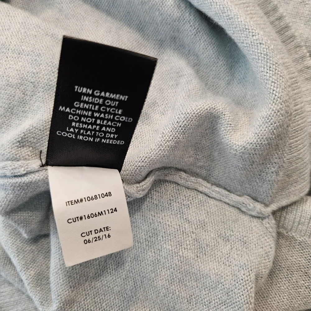 Torrid V-neck light Pullover Sweater Size 3/3X
